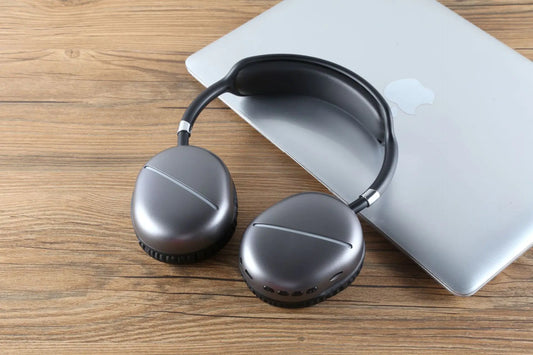 Hi-Fi Stereo Wireless Headphones with Microphone and Radio